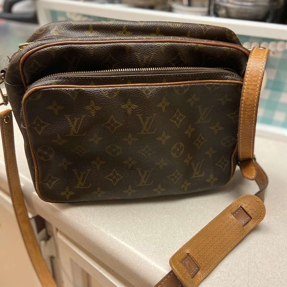 🌸LOUIS VUITTON CROSSBODY 🌸